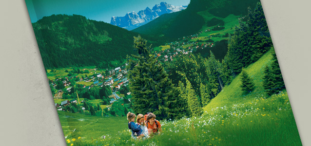 Gros plan sur la couverture de la brochure �t� de Ch�tel