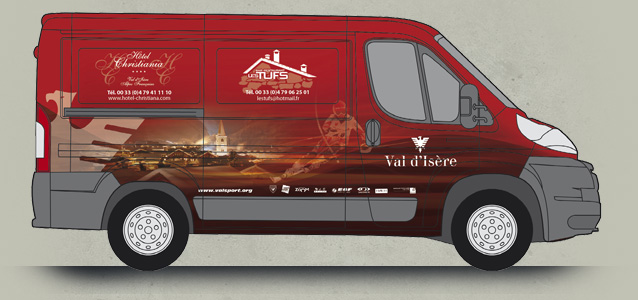 C�t� droit du v�hicule du Club des Sport de Val d'Is�re